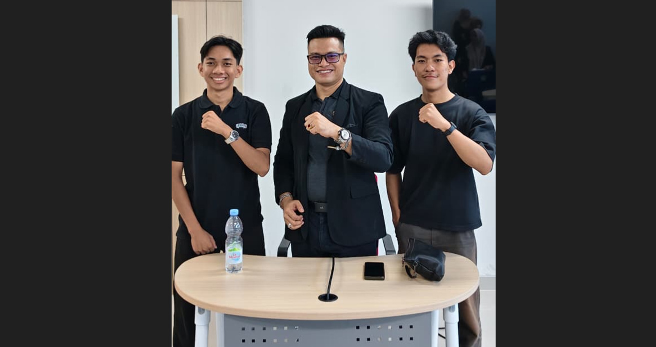 Mahasiswa Unri Wujudkan Nilai Pancasila Melalui Gotong Royong Bersihkan Lingkungan Kampus