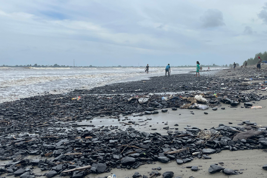 Tumpahan Batu Bara Cemari Pantai Pangandaran, Kualitas Air Laut Menurun Tumpahan Batu Bara Cemari Pantai Pangandaran, Kualitas Air Laut Menurun