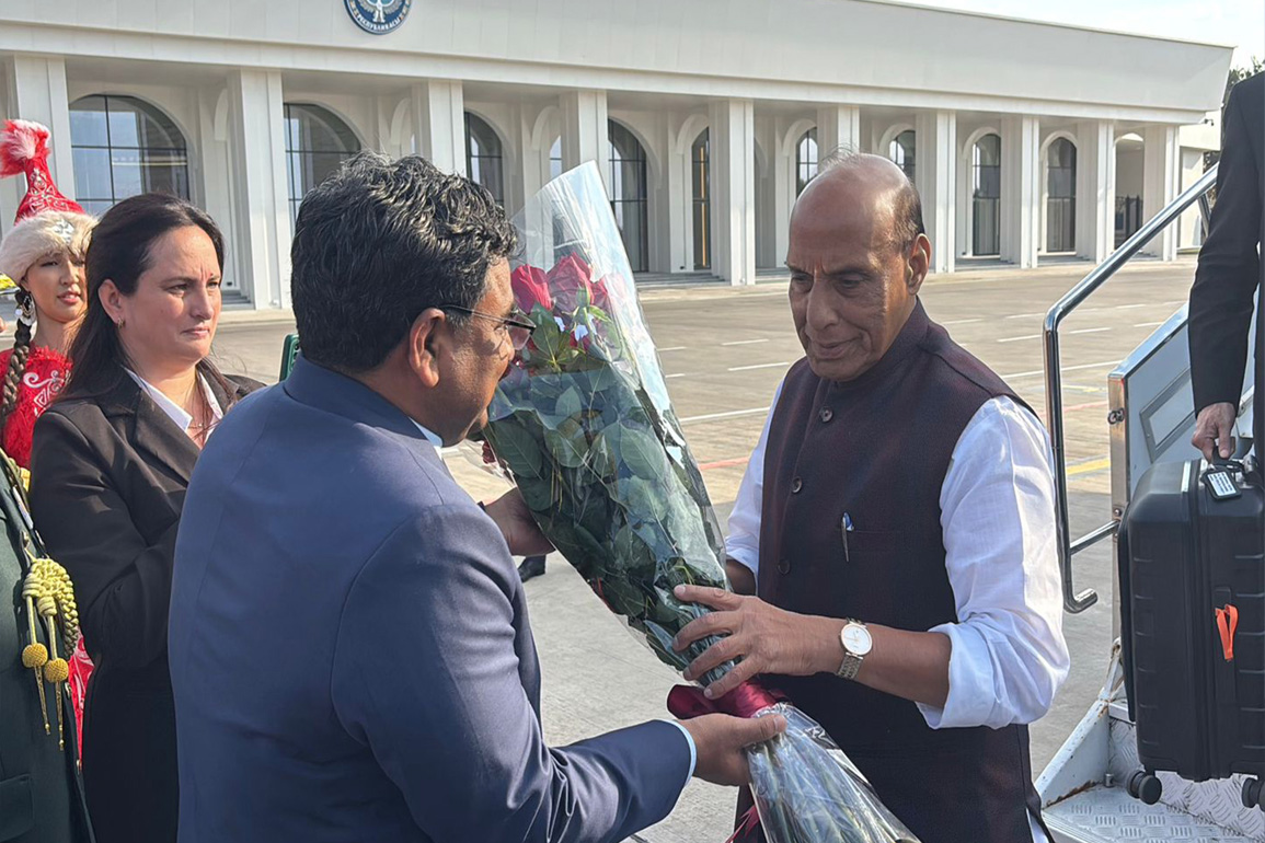 Rajnath Singh Bahas Penguatan Kerja Sama Pertahanan dengan Kyrgyzstan di Forum SCO Rajnath Singh Bahas Penguatan Kerja Sama Pertahanan dengan Kyrgyzstan di Forum SCO