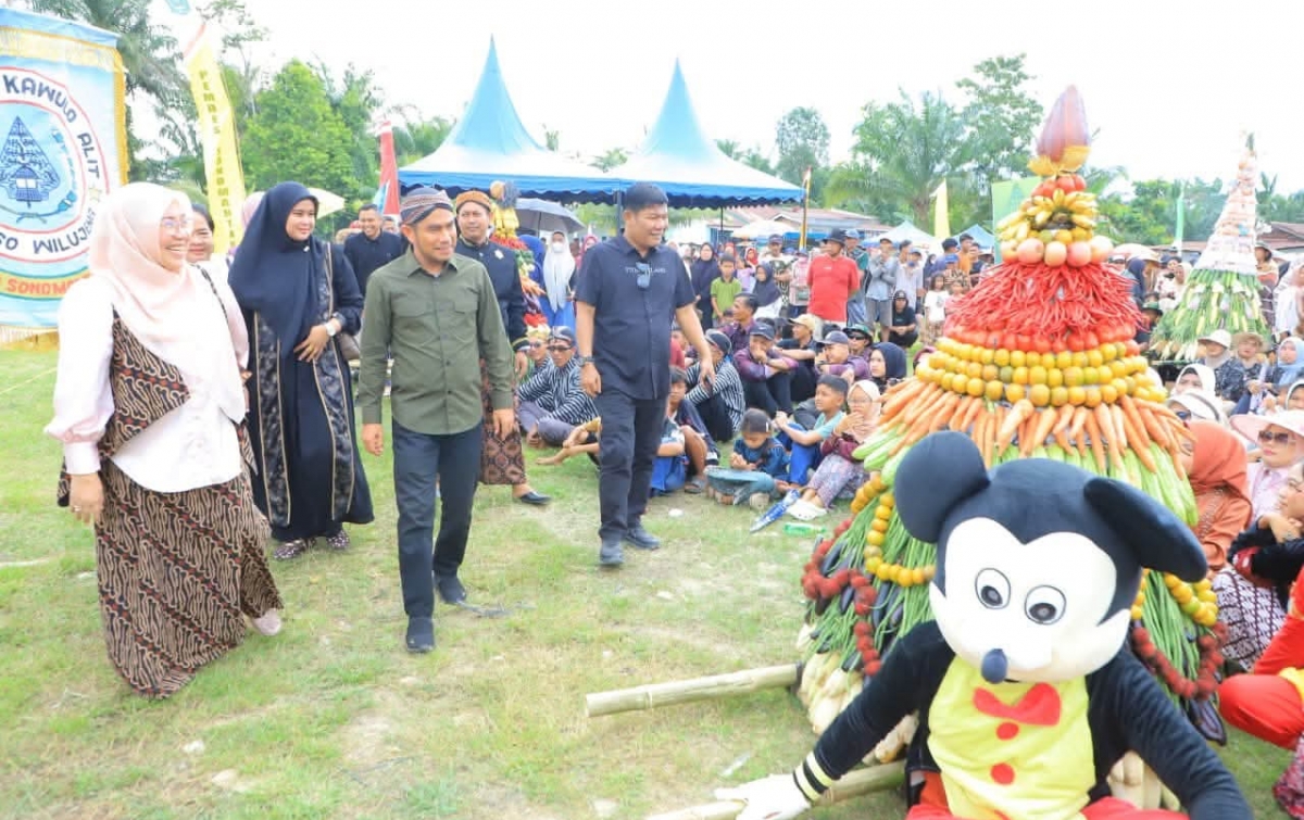Kirab Gunungan Sonomartani Diusulkan Jadi Wisata Budaya Tahunan Labuhanbatu Utara Kirab Gunungan Sonomartani Diusulkan Jadi Wisata Budaya Tahunan Labuhanbatu Utara