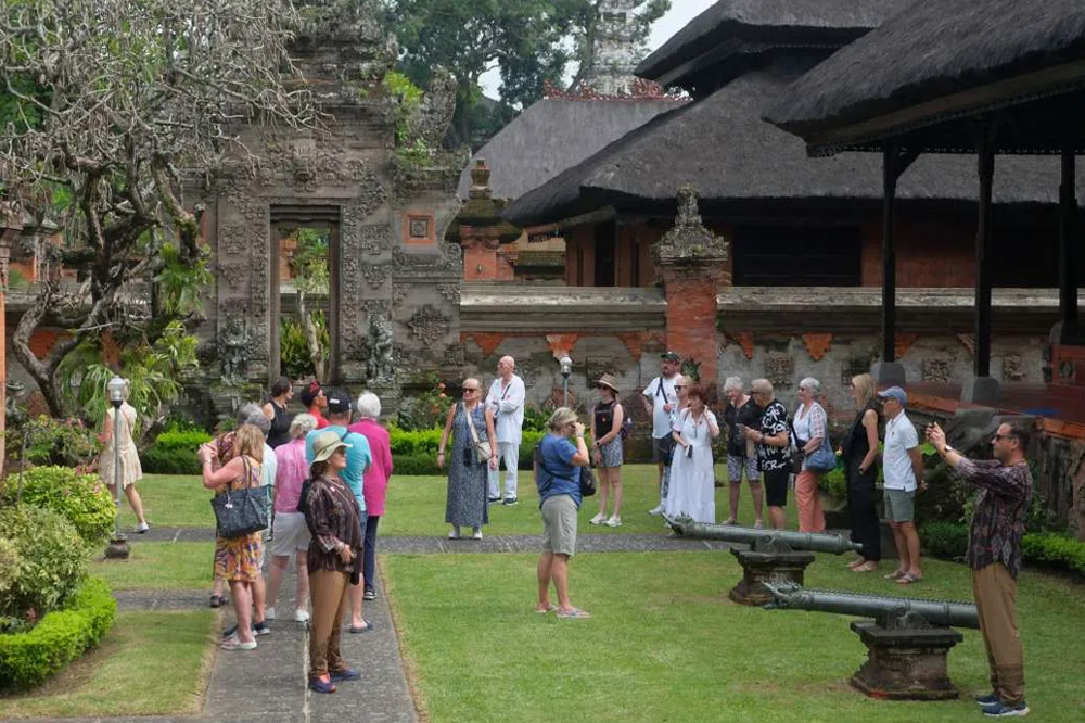 Kunjungan Wisatawan Mancanegara Capai 1,38 Juta, Sektor Pariwisata Indonesia Semakin Optimistis Kunjungan Wisatawan Mancanegara Capai 1,38 Juta, Sektor Pariwisata Indonesia Semakin Optimistis