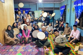 Mahasiswa Kukerta UNRI Ikut Lestarikan Budaya Lokal Lewat Kegiatan Kompang Bersama Warga
